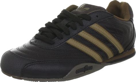 Flache adidas Schuhe 